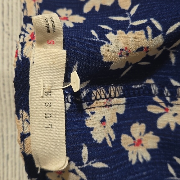 Lush Women's Floral Print Boho Bell Sleeves Blouse Blue Size Small - Picture 6 of 8